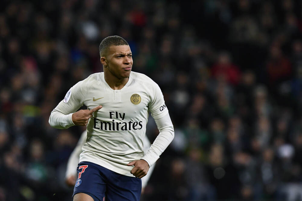 上座率感人！RMC：民主刚果VS贝宁开球后，赛事主办方免费送票